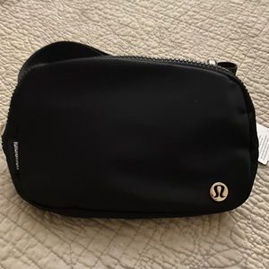 NWT Lululemon Everywhere Belt Bag Black